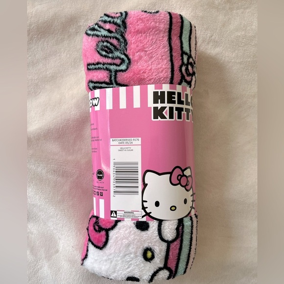 2/$20 ✨NWT Hello Kitty Blanket Throw Pink Music Notes - Picture 2 of 5